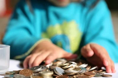 В Красноярске ребенку отказались продавать игрушку за монеты, которые он копил два года